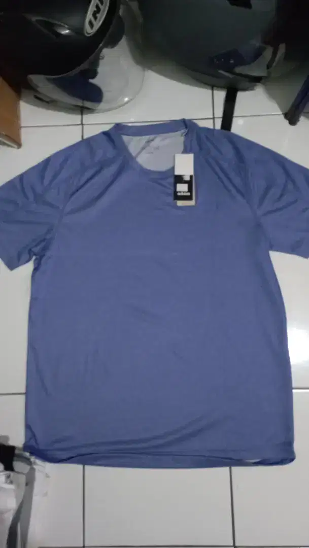 Adidas runing,size L,LD: 52cm,kondisi baru,jual 150k