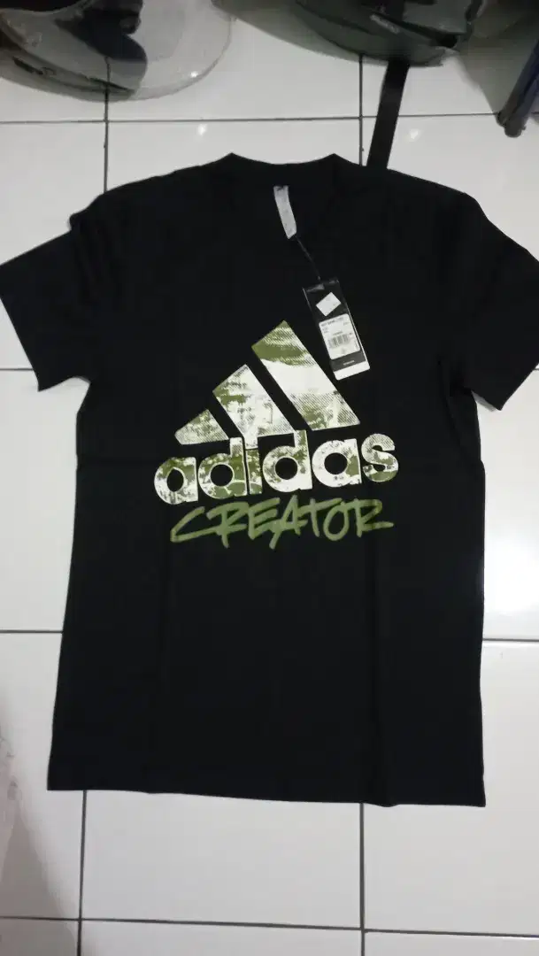 Adidas size s,LD: 49cm,kondisi baru,jual 150k