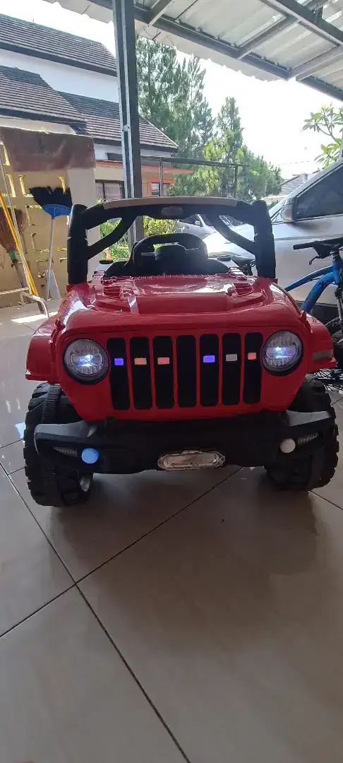 Mobil Jeep mainan anak aki