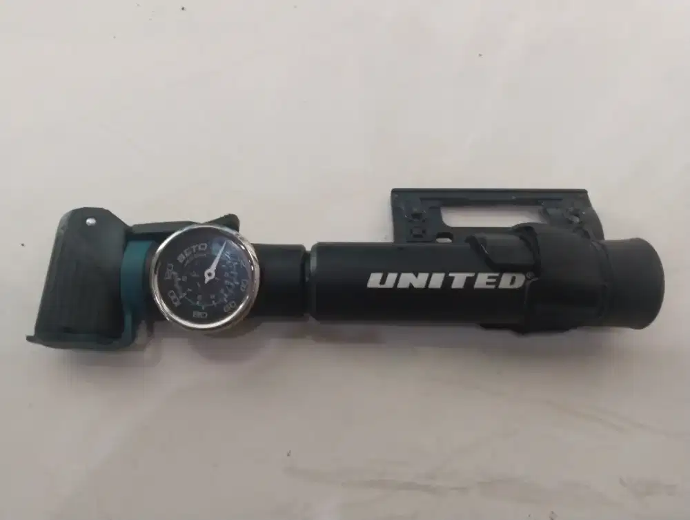 Pompa tangan + meteran (united)