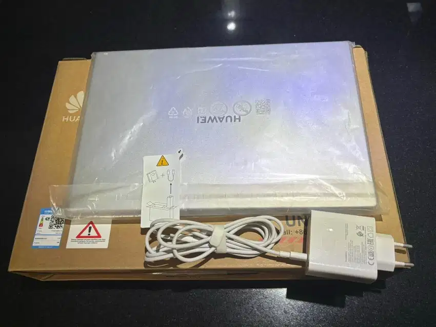 HUAWEI MATEBOOK D 14 Ram: 8gb Storage: 512Gb ssd .Like new cm dipke 2x