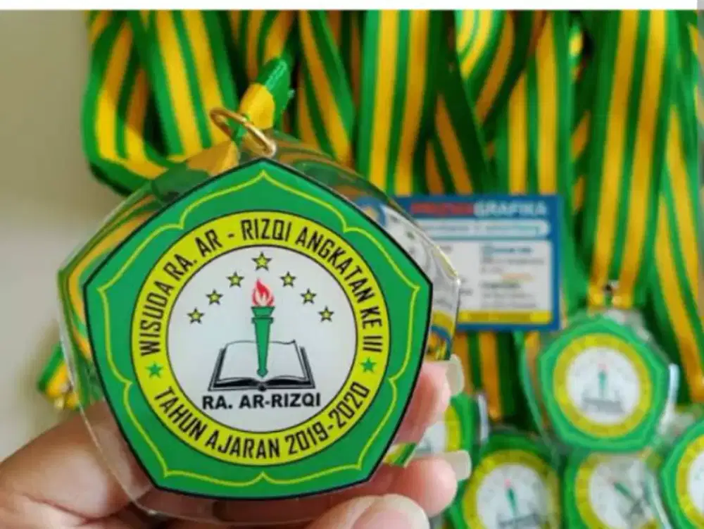 Medali kelulusan/kemenangan