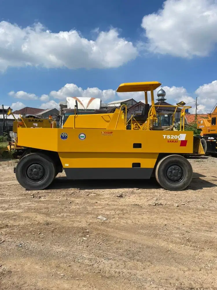 Tire Roller Sakai TS200. Kap 10-12 ton. Ex Japan !