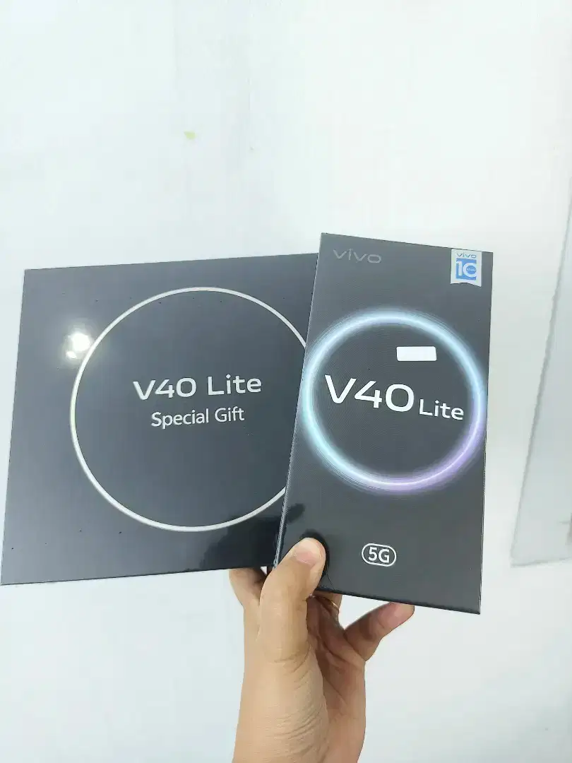 VIVO V40 Lite 5G bonus giftbox