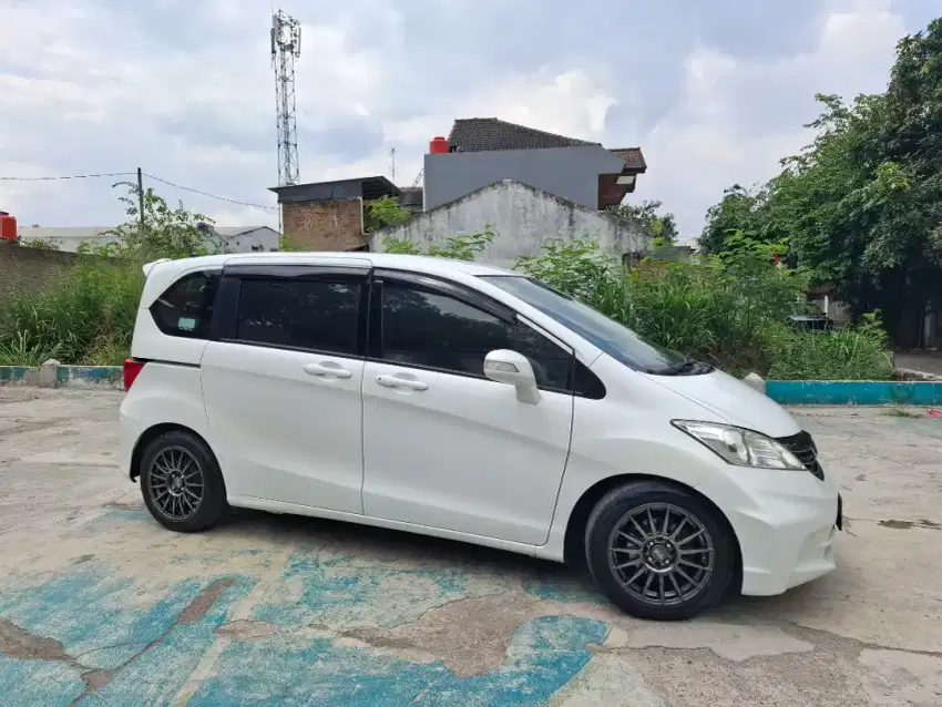 Honda Freed E PSD 2012