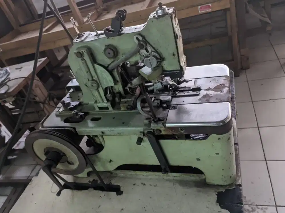 Mesin Reece Holland 101 lobang kancing jeans