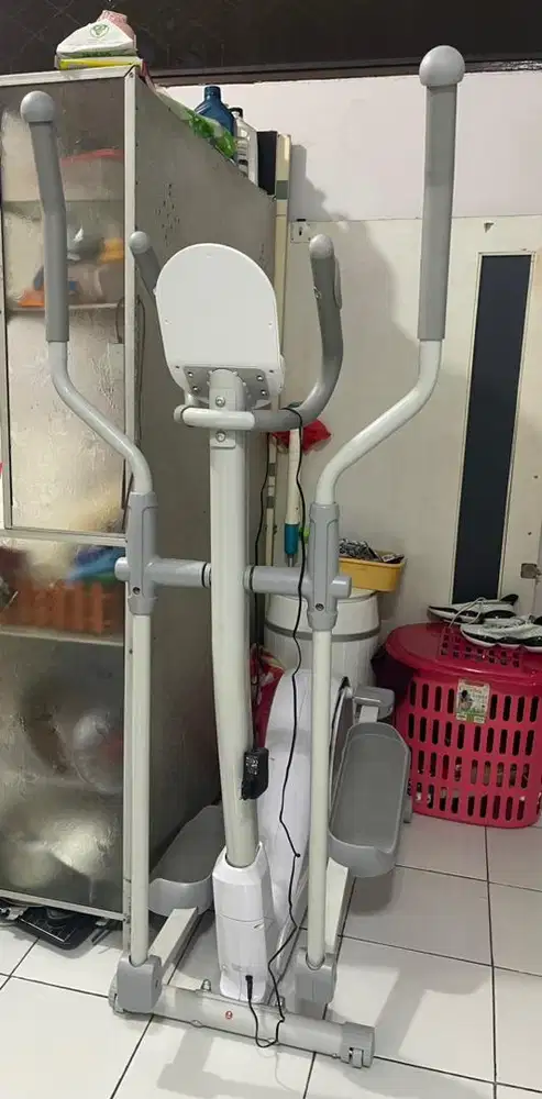 bodimax plus elliptical cross trainner new