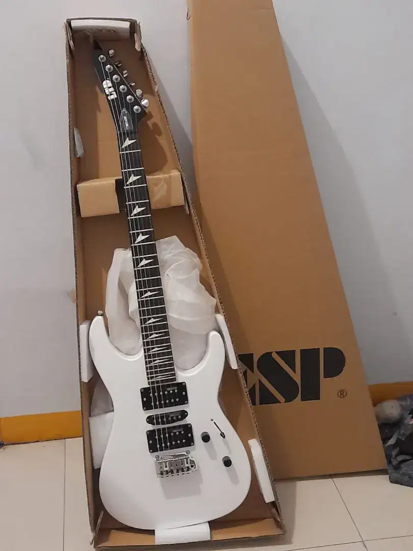 Gitar Esp LTD MT130 Baru