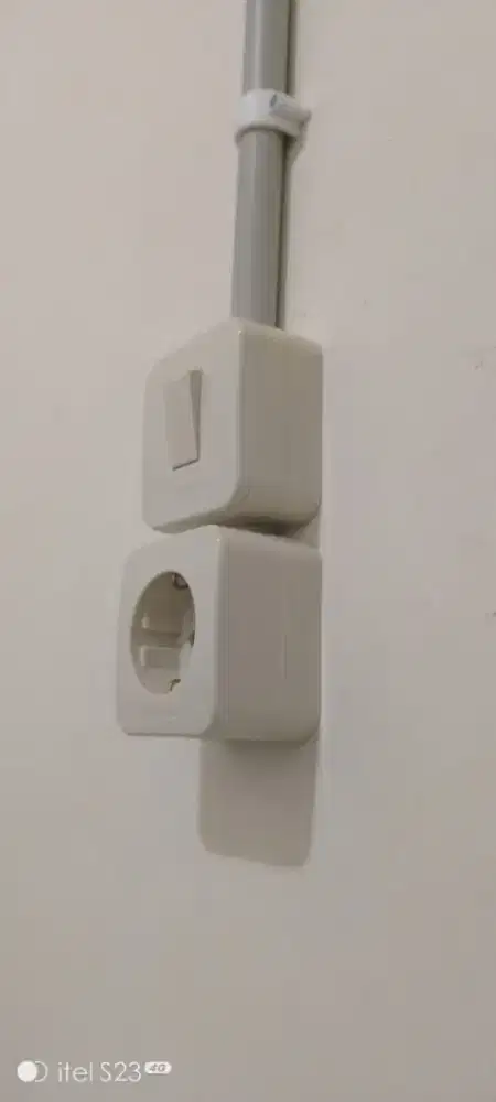 Tukang instalasi Listrik