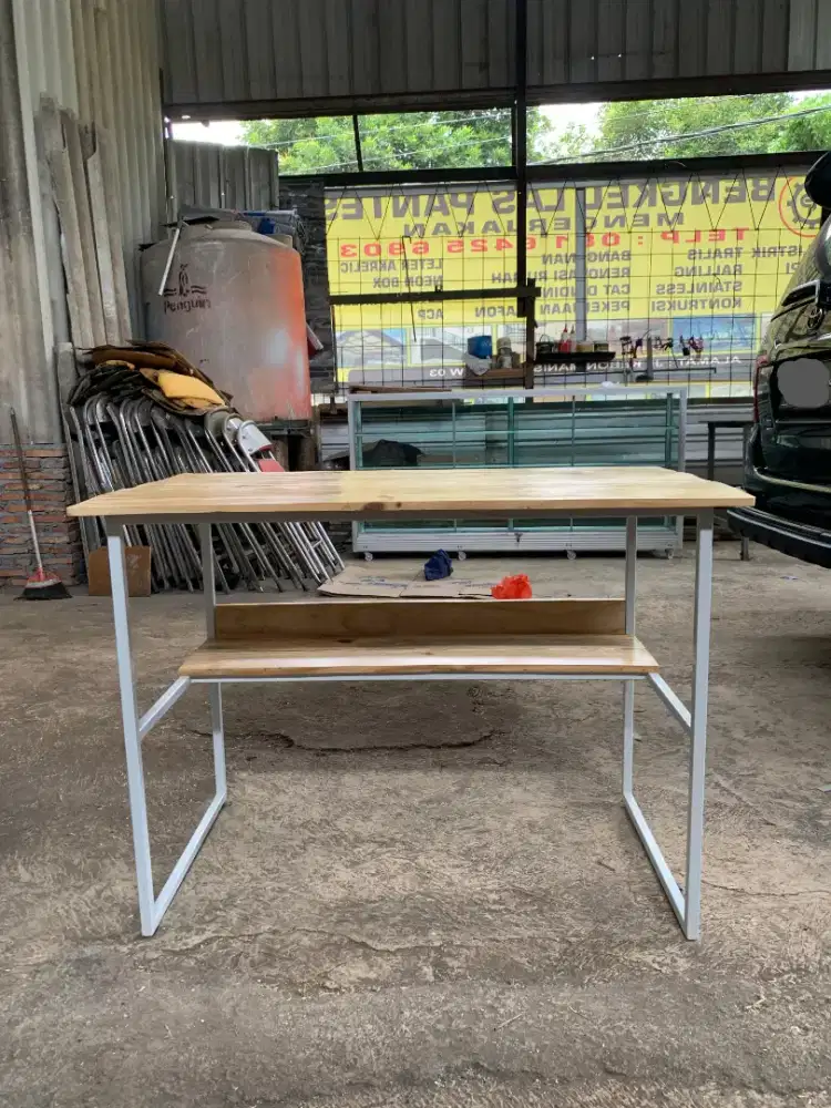 Meja belajar dan meja kantor