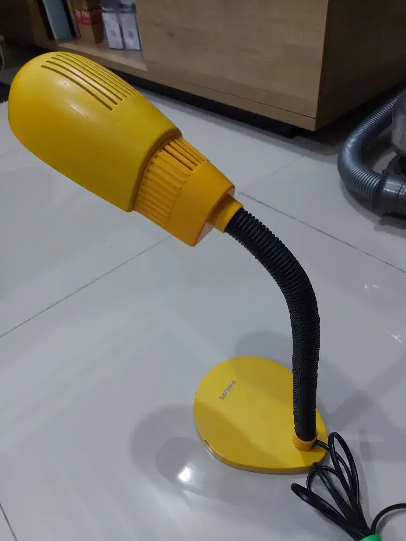 Lampu Meja Philips