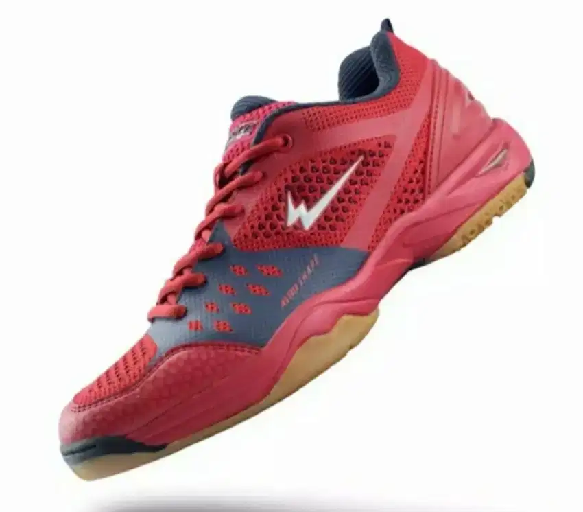 Sepatu badminton eagle merah