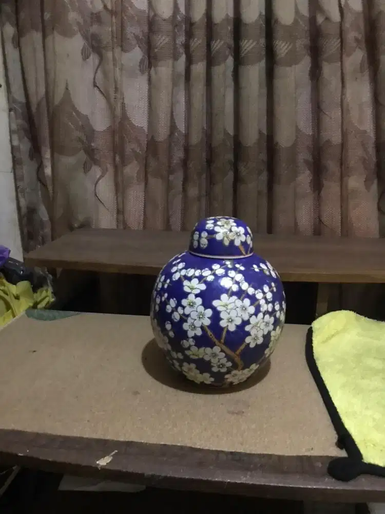 pajangan guci kramik lawas