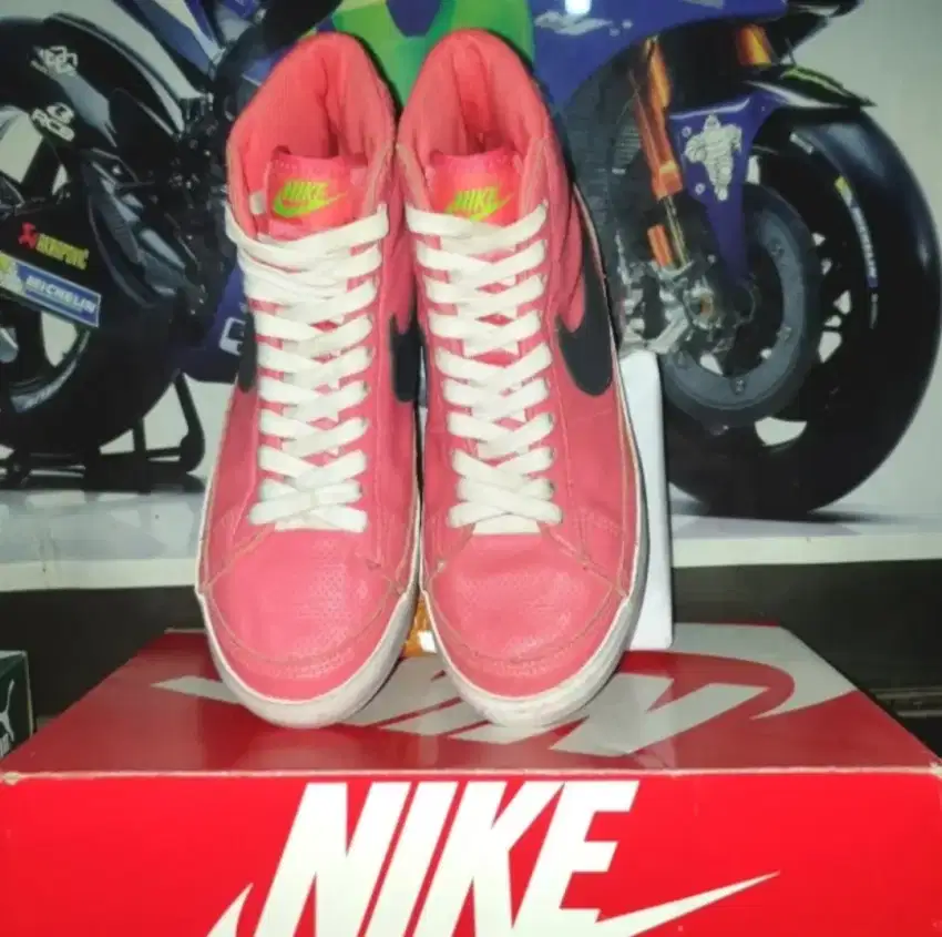 sepatu nike pink / nike blazer