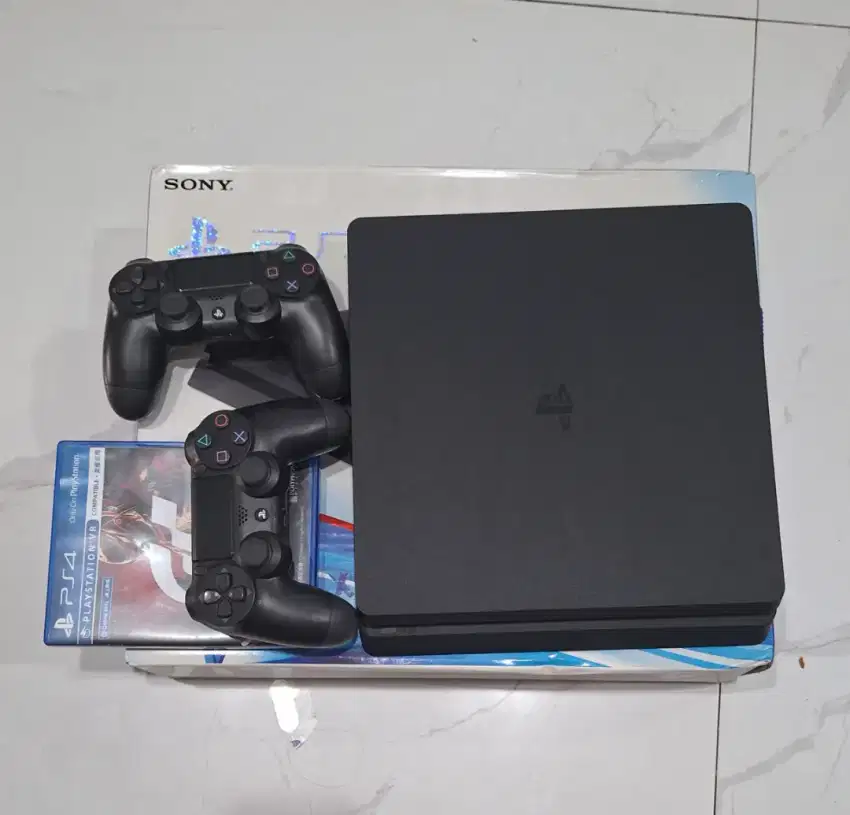 Sony PS4 Slim 1TB 2 Stick