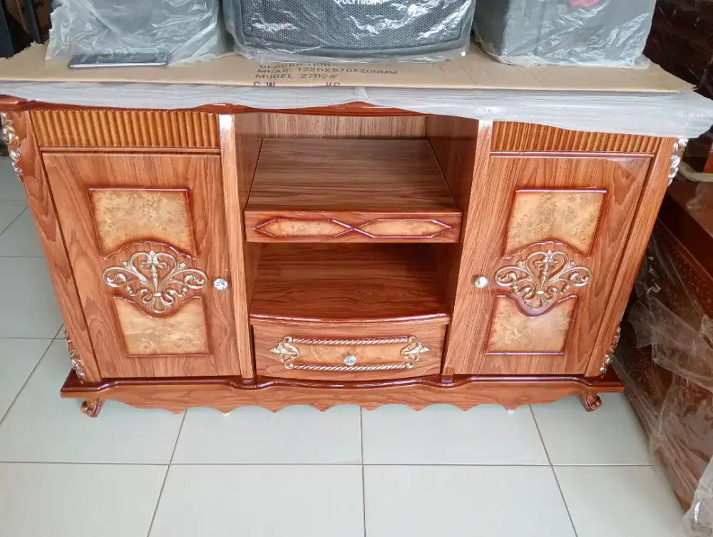 KREDIT ATAU CASH Meja/Bupet TV Baru