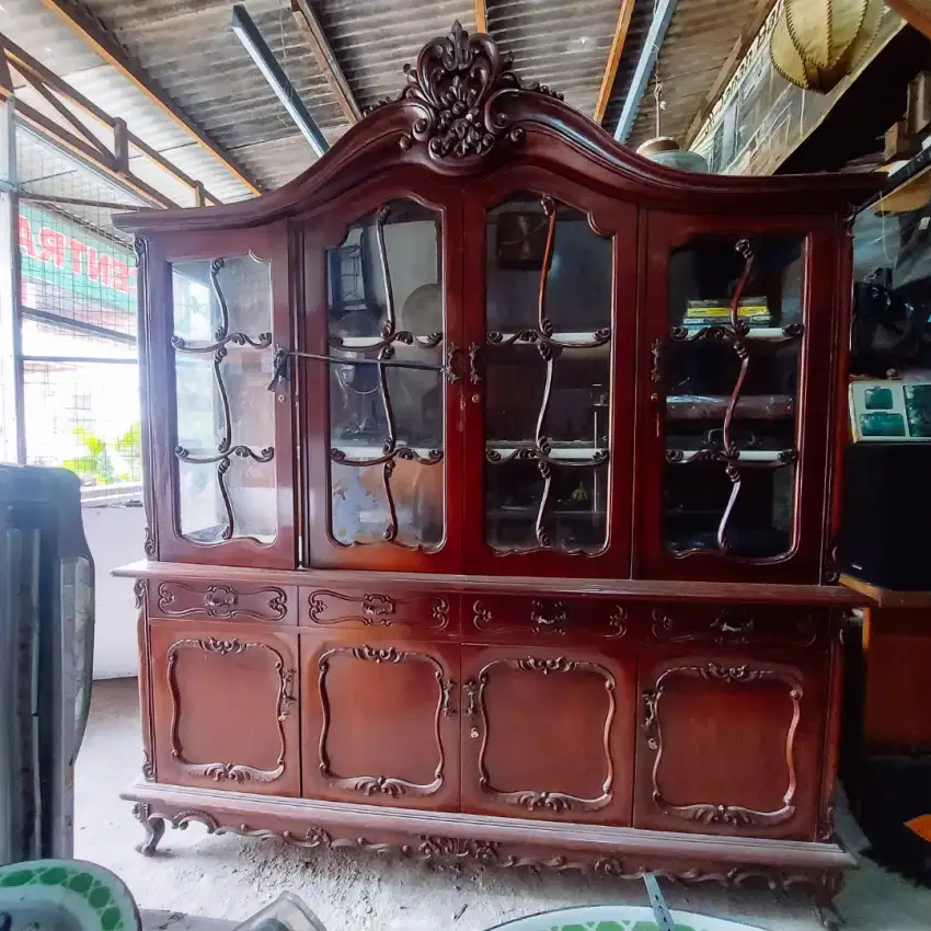 Lemari Bufet Jati Ukiran Mewah Untuk Interior Klasik - Display Cabinet