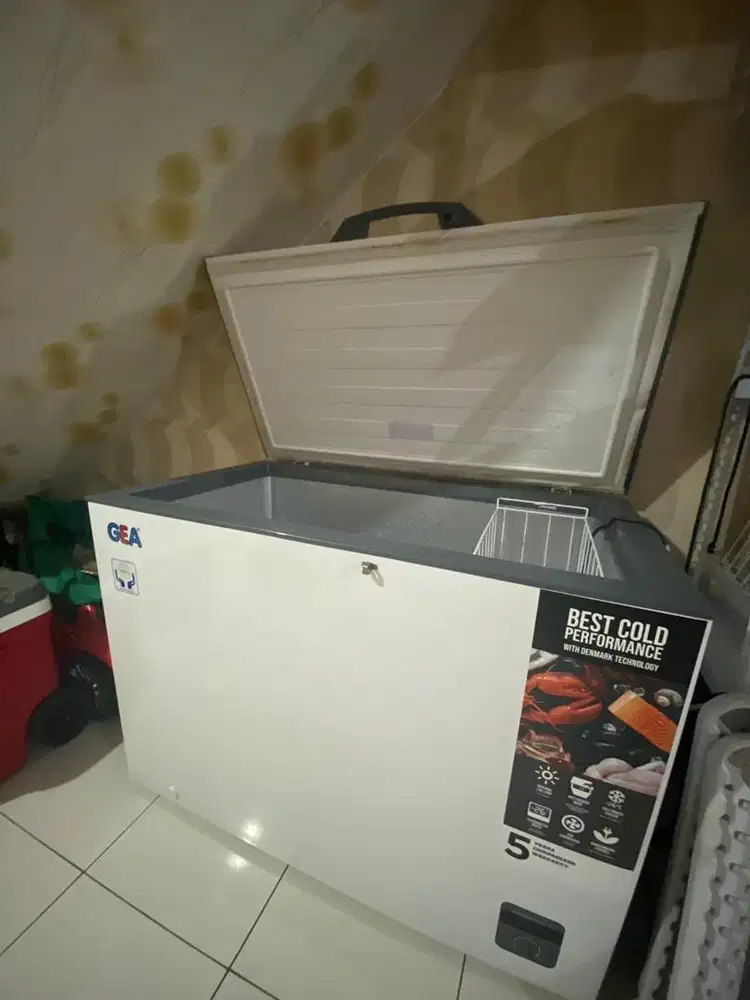 Jual murah Chest Freezer besar GEA 318 second
