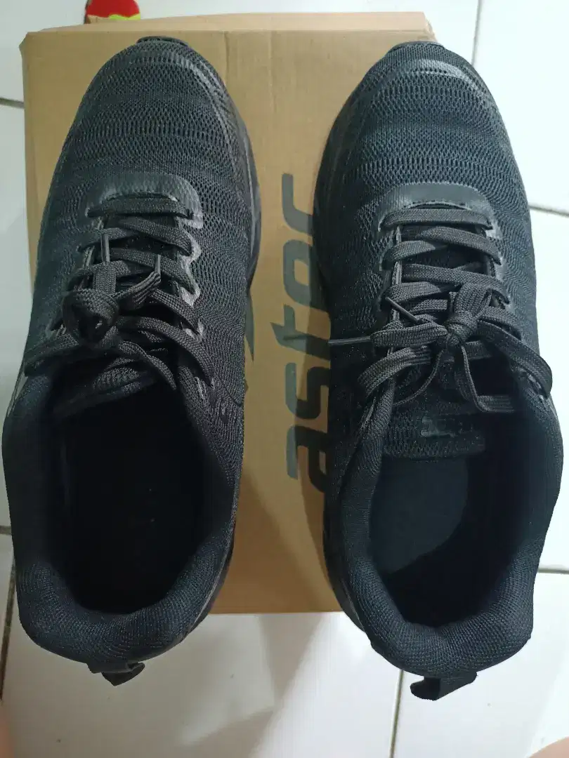 Sepatu astec hitam size 45