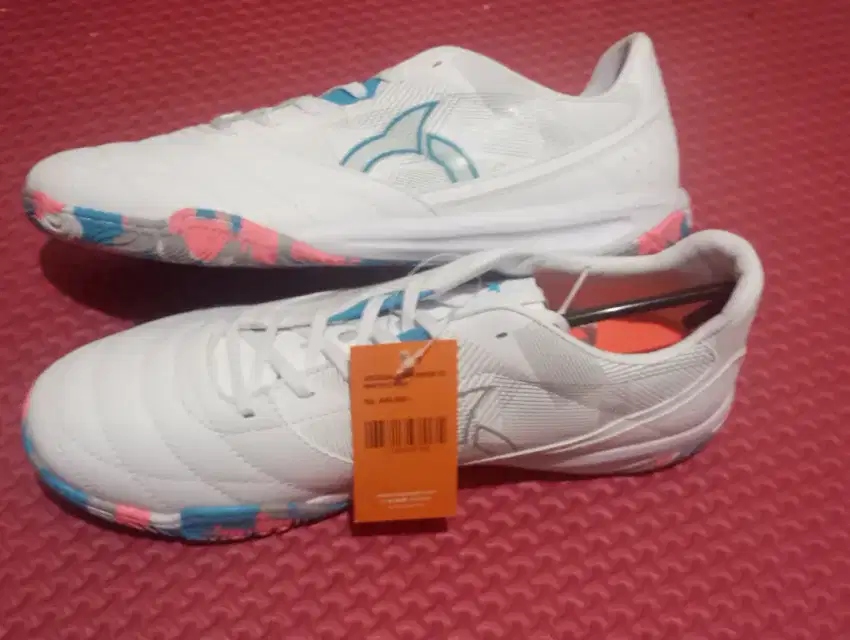 Sepatu futsal ortus jogosala crusher v2 (warna white / camo) size 43