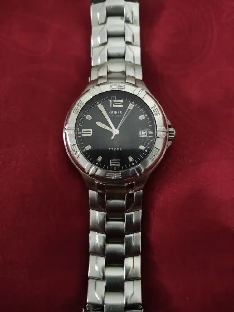 Jam pria Guess water resistant watch 100 meters /330 feet