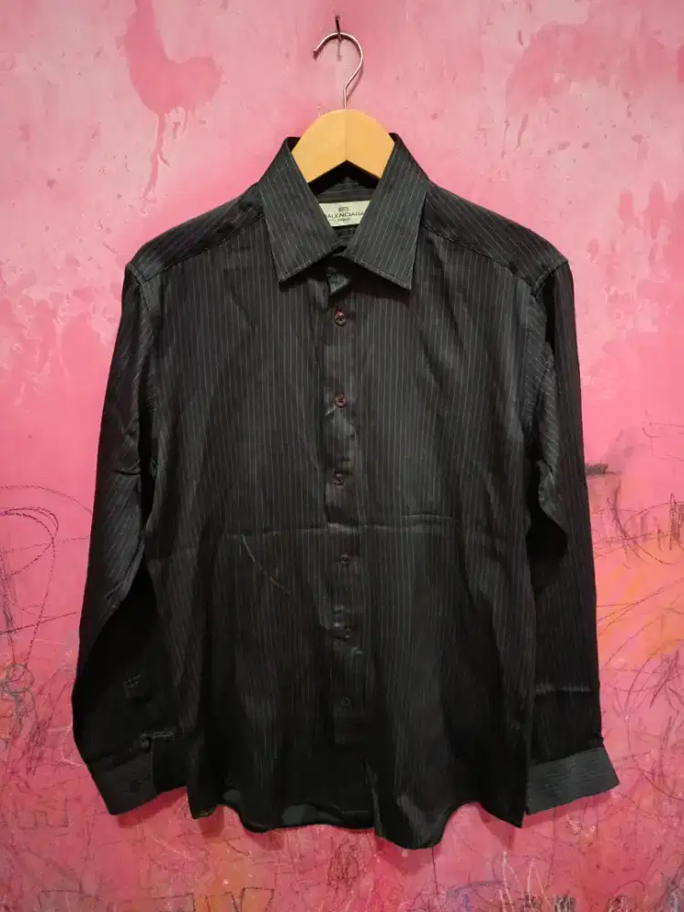 Bismillah, dijual kemeja Balenciaga Paris original