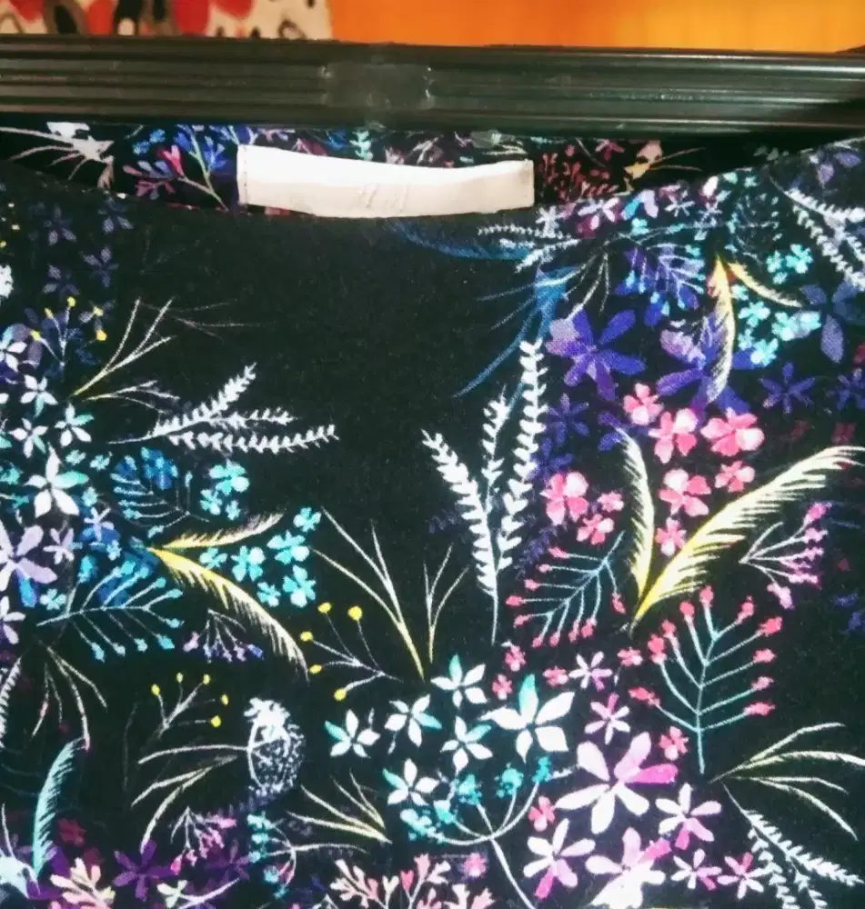 Atasan Merk H&M Motif Bunga2