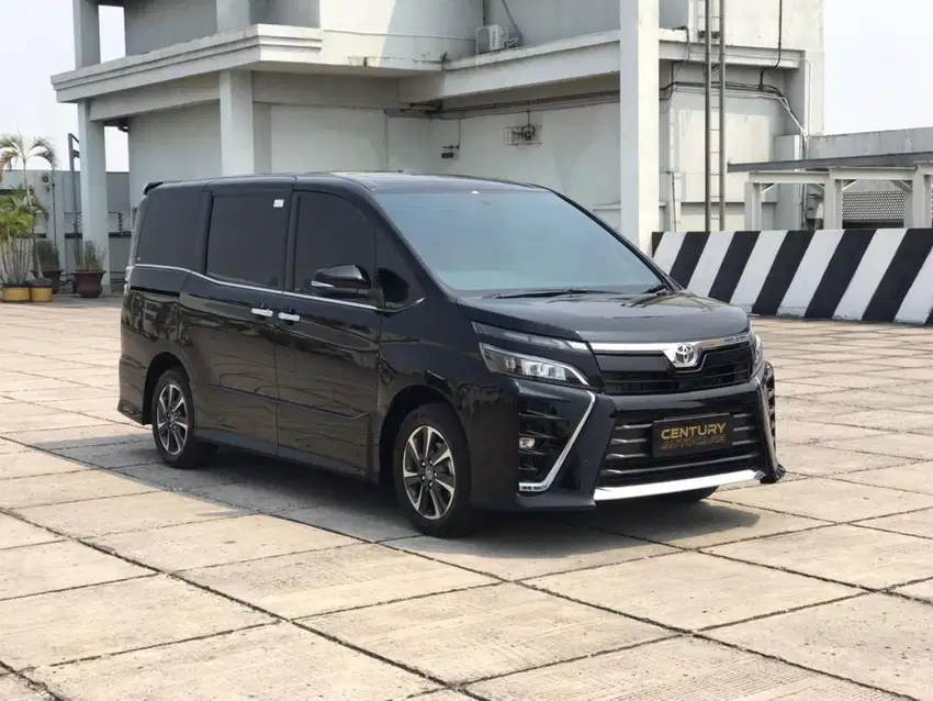 TOYOTA VOXY 2018