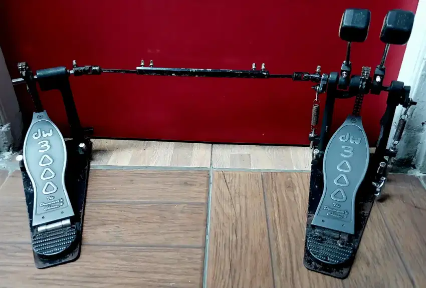 Double pedal drum DW 3000.