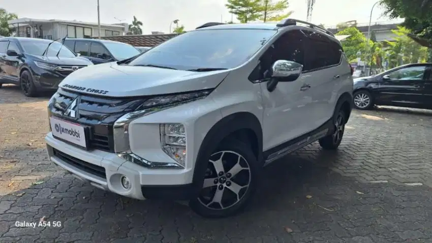 DP Rendah - Mitsubishi Xpander 1.5 Cross Bensin-AT 2022 Putih  (WIJ)