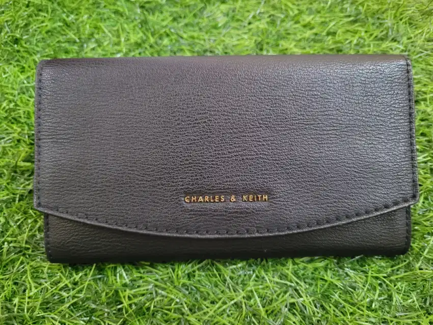 Dompet Charles Keith