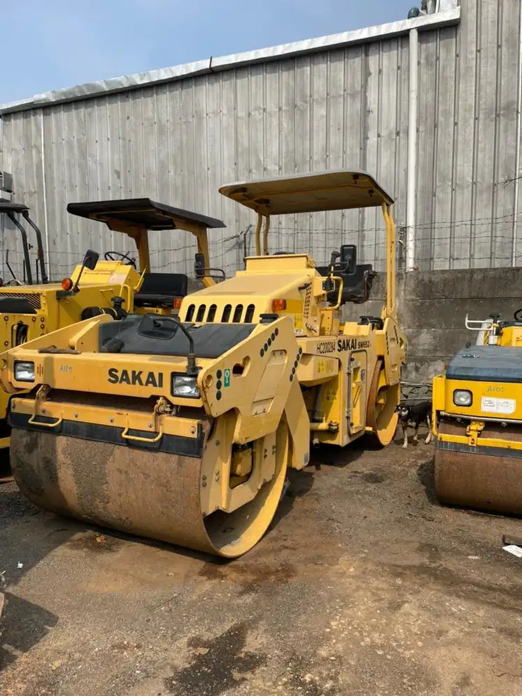 Dijual !  Tandem Roller Sakai SW652ND. Kap 6-8 ton. Ex Japan !