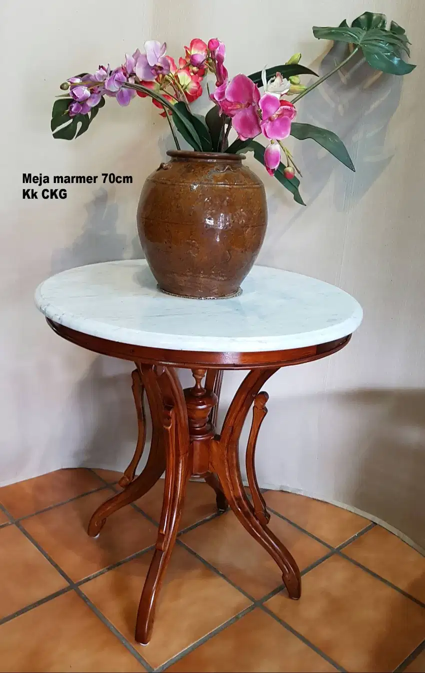 Meja marmer bulat diameter 70cm
