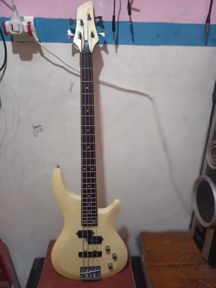 Gitar bass original Korea merk FORTE