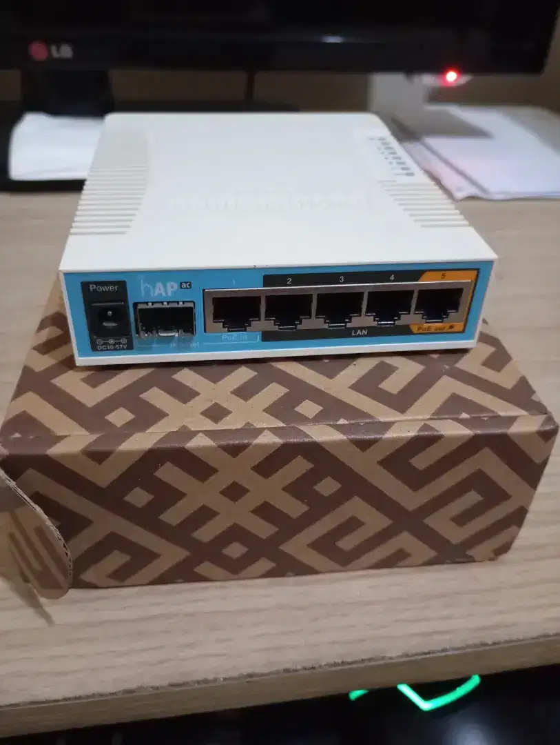 Mikrotik RB962UiGS-5HacT2HnT