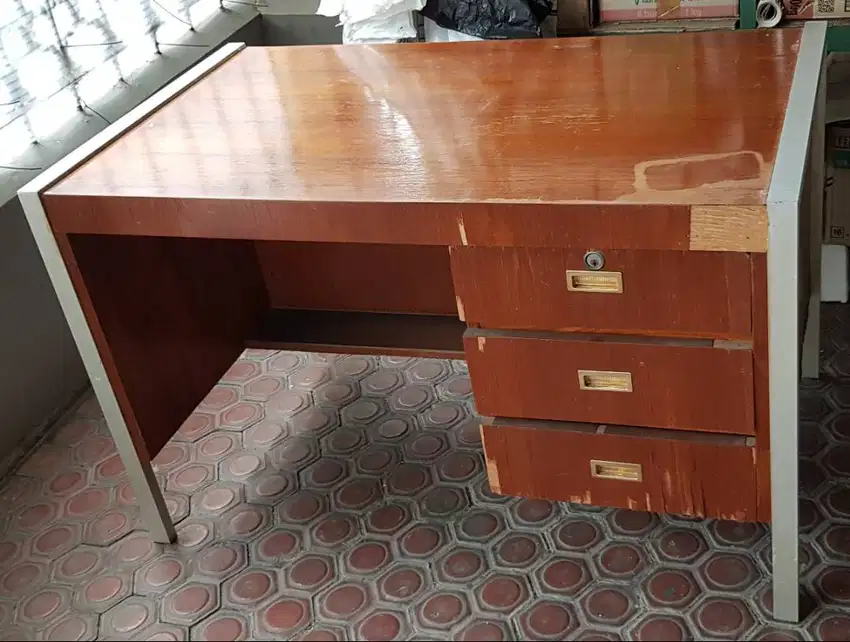 DIJUAL MEJA KANTOR BEKAS