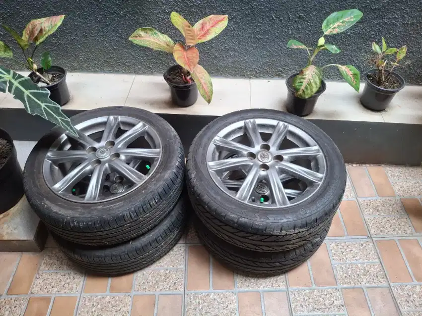 Velg toyota yaris ada 4 unit