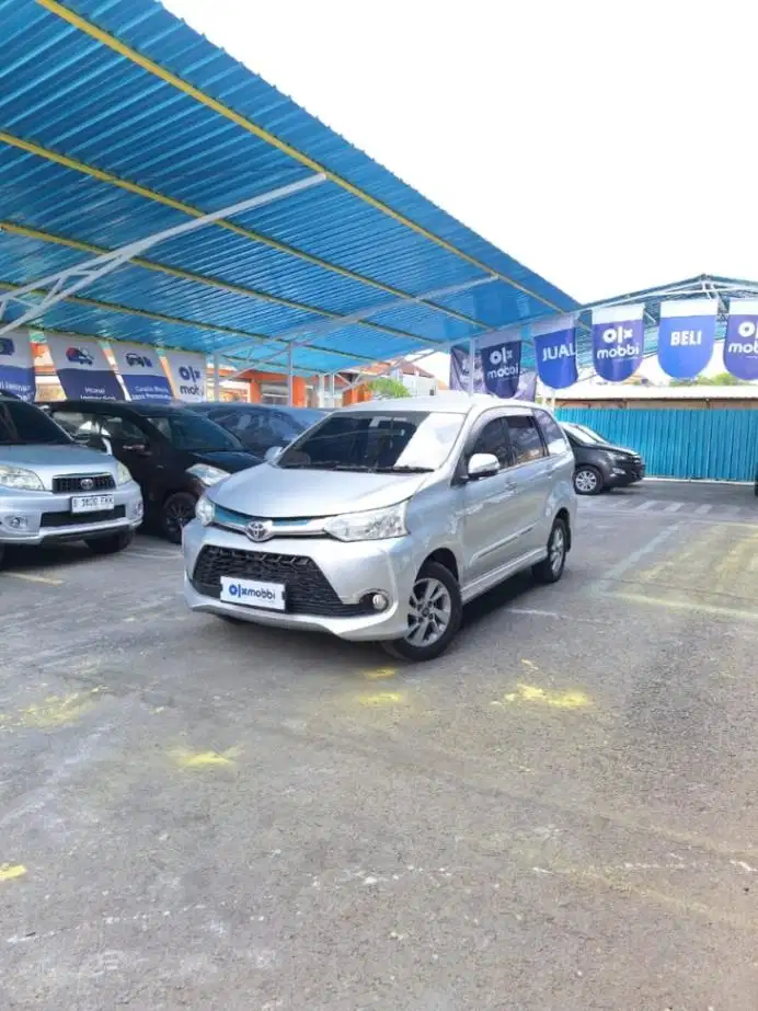 DP Rendah - Toyota Avanza 1.3 Veloz Bensin AT 2015 Silver