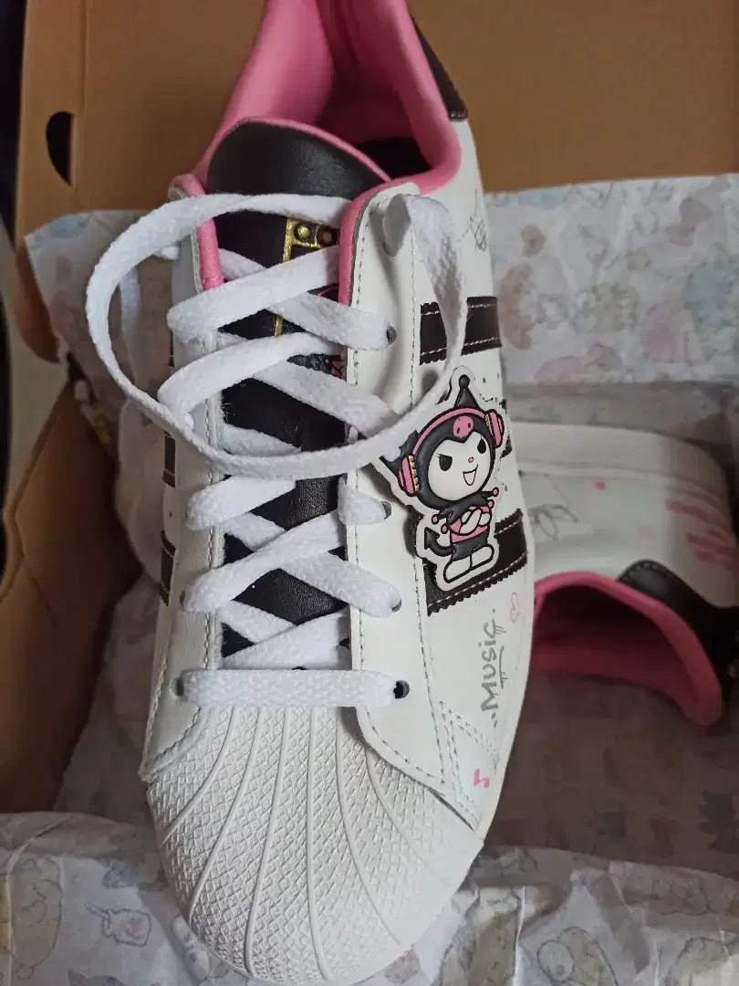 Sepatu Adidas Ori, Hello Kitty, Putih Ukuran 6 / 39