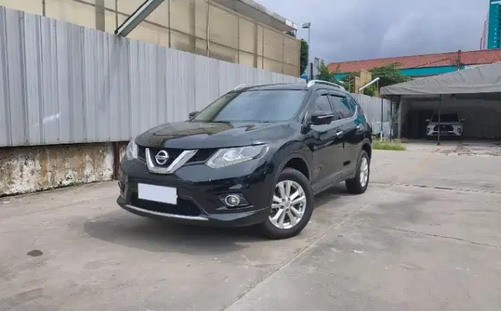 Nissan X-Trail 2.0 Bensin-AT 2016 Hitam /