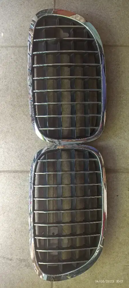 Jual grill original BMW 750Li bawaan mobil