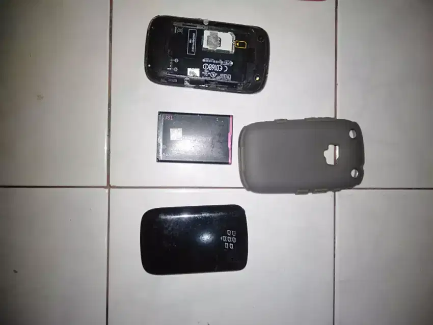 Handphone BlackBerry Curve 9320