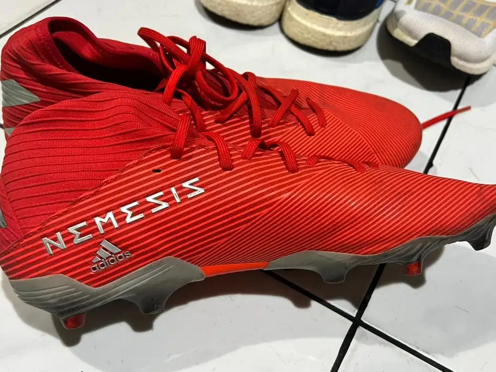 Sepatu Beli Nemesis Klasik