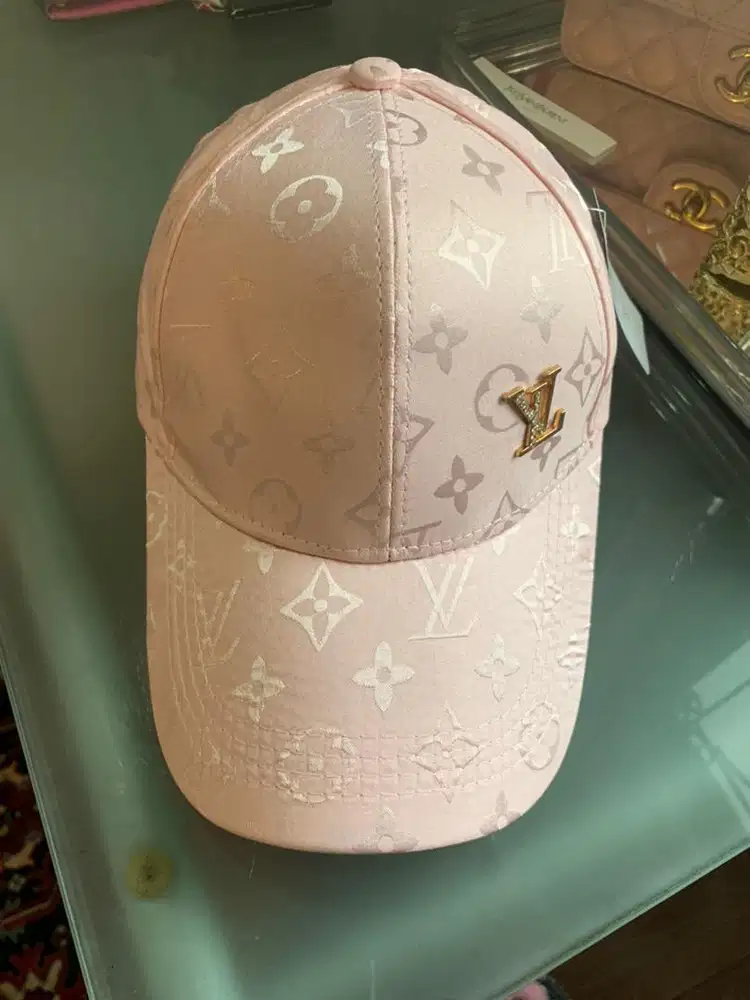 BRAND NEW TOPI FASHION WANITA LV