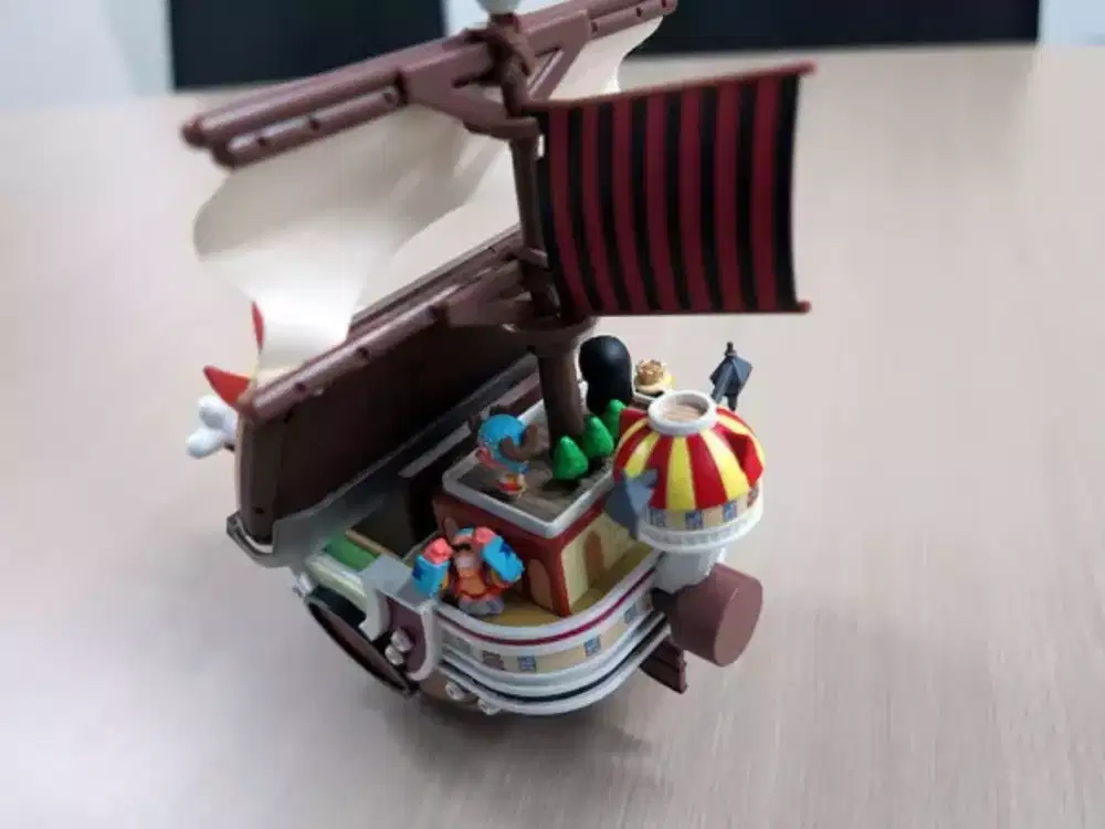 Diecast one piece crew , with dvd box