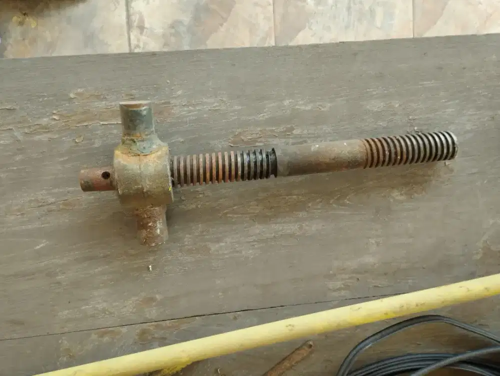 Besi berulir ukuran besar