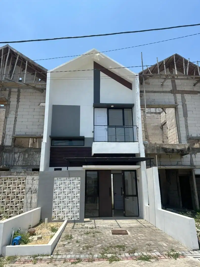 Disewakan Rumah 2 lantai Perum Golden East kebomas Gresik