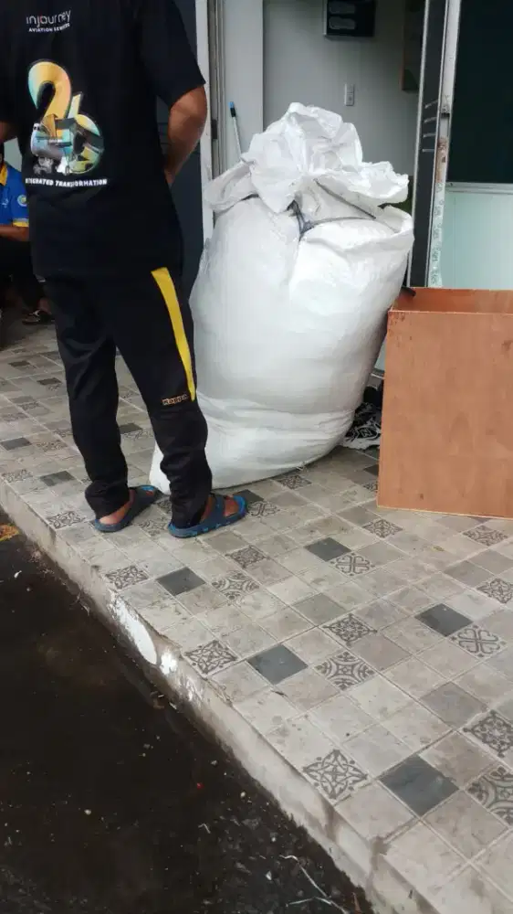 Karung paket ekspedisi