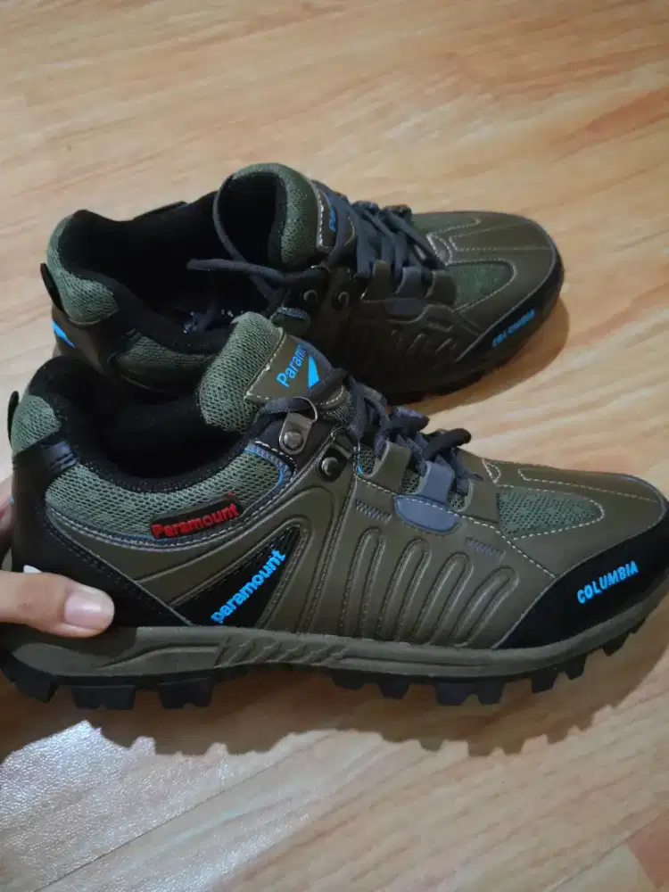 SEPATU GUNUNG SEPATU SAFETY SEPATU HIKING UNISEX BARU MULUS NO MINUS