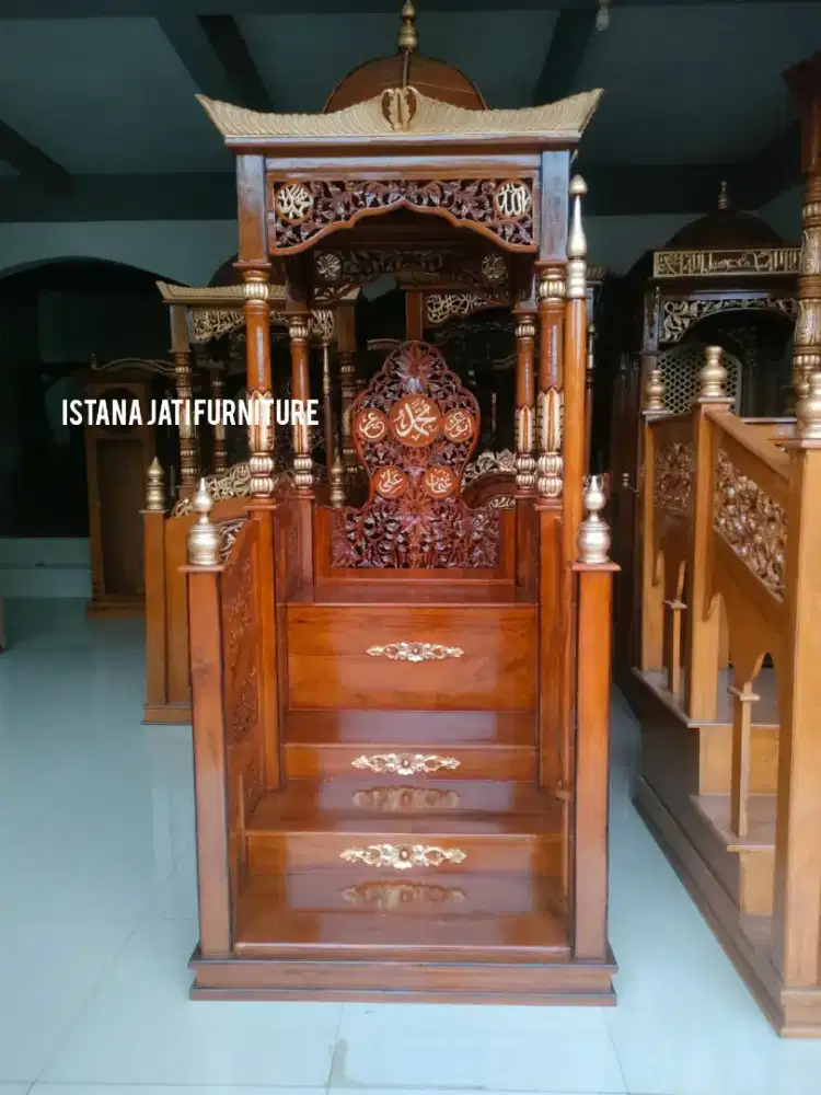 Mimbar masjid khutbah tangga kayu jati